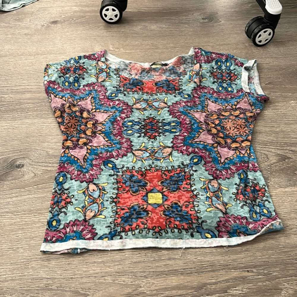 BENE’s adult S shirt barely used